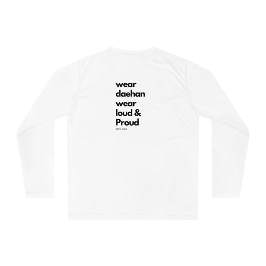 the DAEHAN Unisex Long Sleeve Shirt