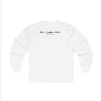 the DAEHAN Unisex Long Sleeve T-Shirt